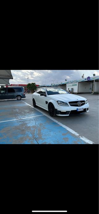 Mercedes-Benz C 63 amg performace 2011