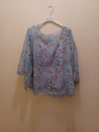 túnica azul con camiseta 