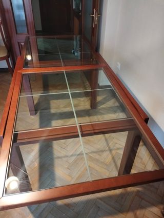 Mesa comedor extensible.