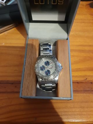 reloj lotus