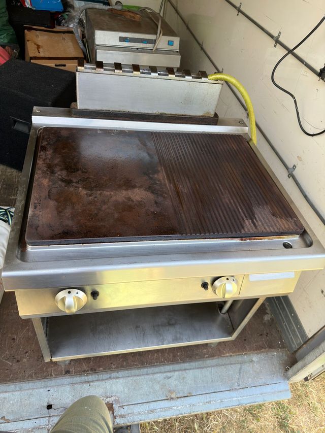 PLANCHA FRY-TOP MUEBLE A GAS