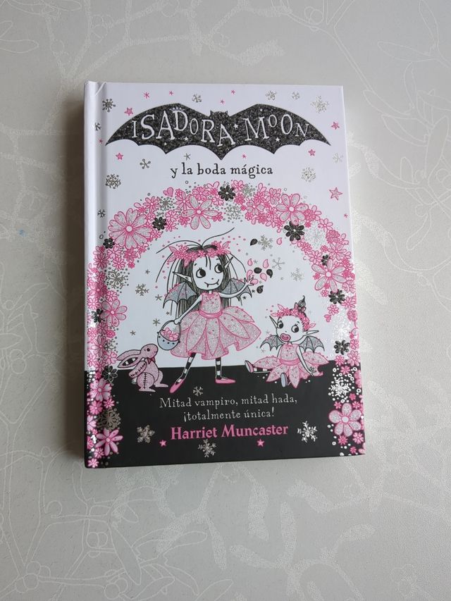 Isadora Moon y la boda mágica de segunda mano por 7 EUR en Pozuelo de Alarcón en WALLAPOP Isadora Moon y la boda mágica de segunda mano por 7 EUR en Pozuelo de Alarcón en WALLAPOP
