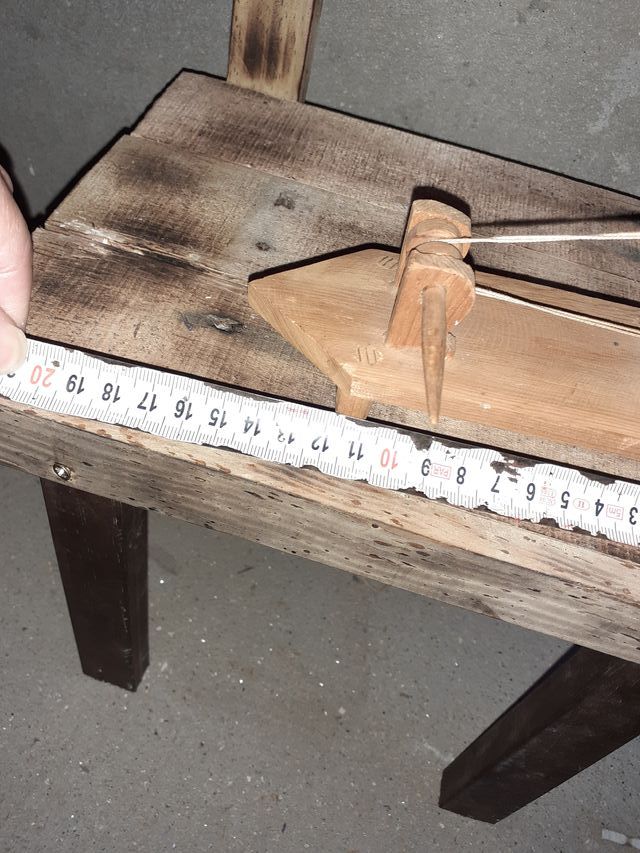 Bonita pieza madera para decorar las ruedas giran.