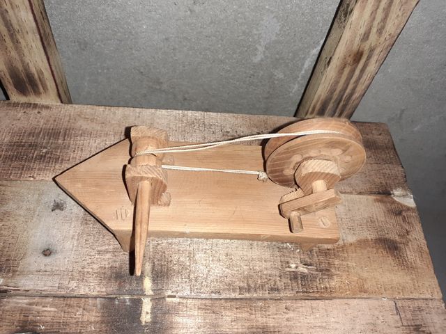 Bonita pieza madera para decorar las ruedas giran.