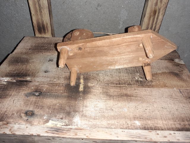 Bonita pieza madera para decorar las ruedas giran.