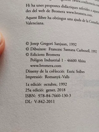 Libro Moguda a la biblioteca