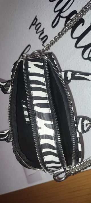 Bolso animal print cebra de pull and bear