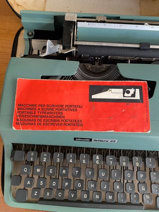 Maquina de Escribir Olivetti Lettera 32