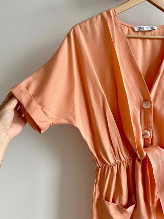 Mono corto de Zara color salmón