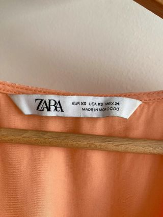 Mono corto de Zara color salmón