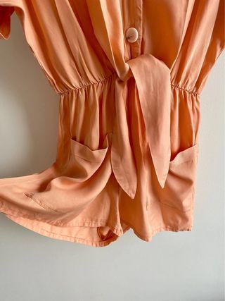 Mono corto de Zara color salmón