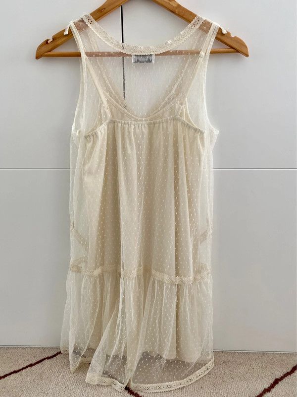 Vestido color crema corto