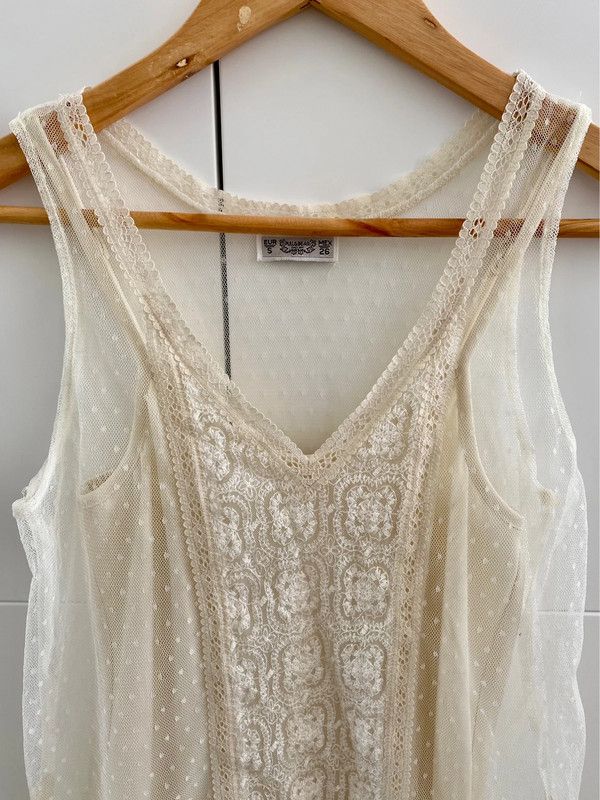 Vestido color crema corto