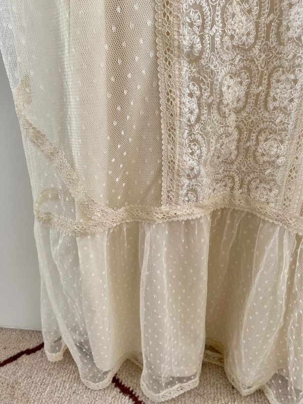 Vestido color crema corto