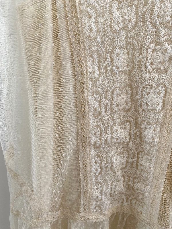 Vestido color crema corto