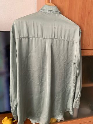 Camisa de vestir de Zara.