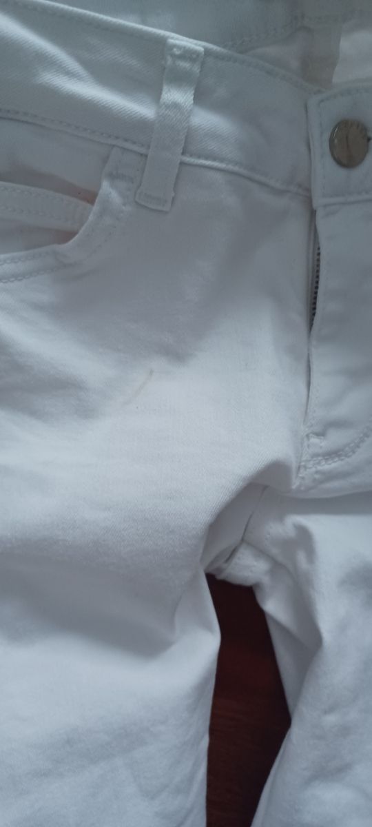 jeans blancos de Guess