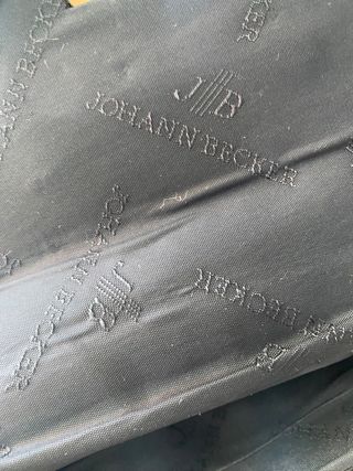 Bolso cóctel brillante con lazo El Corte Inglés