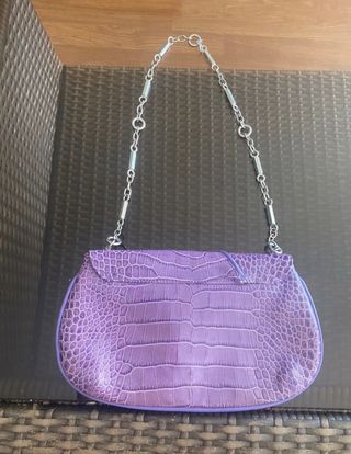 Bolso pequeño lila pedrería estampado cocodrilo 
