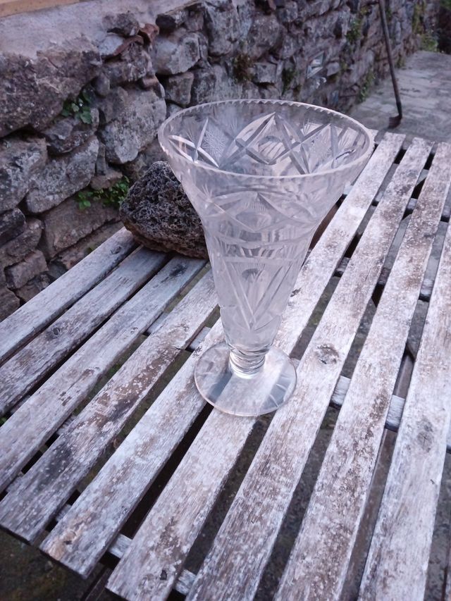 Jarron antiguo cristal tallado