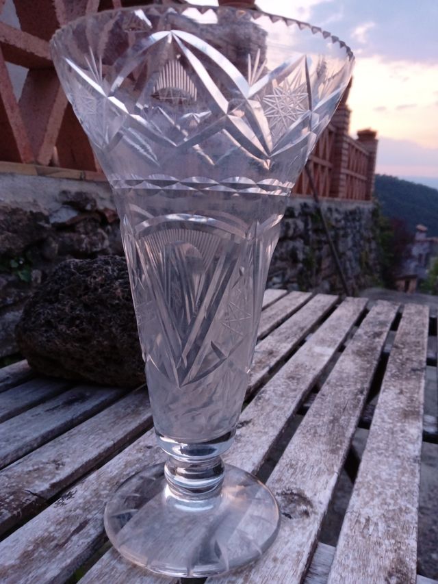 Jarron antiguo cristal tallado
