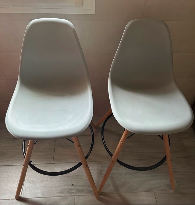 Taburete tower alto gris. 