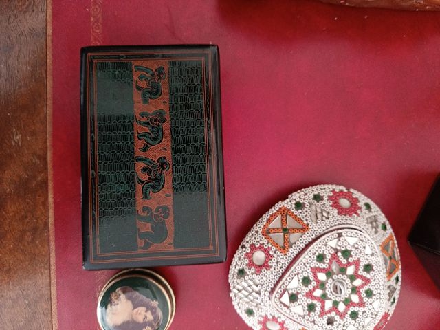 Cajitas de varios países y materiales.