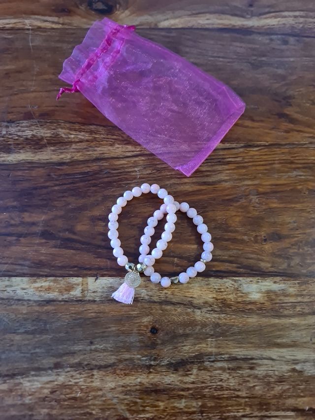 Juego de 2 pulseras rosas con detalles