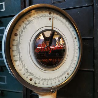 Antigua báscula magriña.