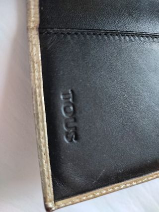 cartera Tous piel negra y dorada 