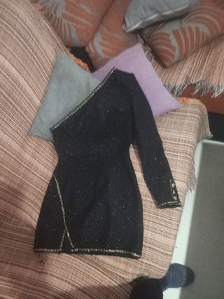 traje de fiesta con una manga