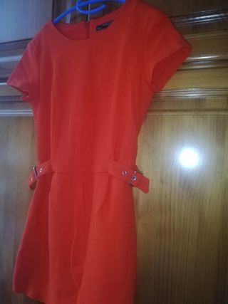 mono rojo de zara talla S. muy buen estado.