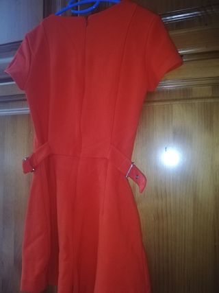 mono rojo de zara talla S. muy buen estado.