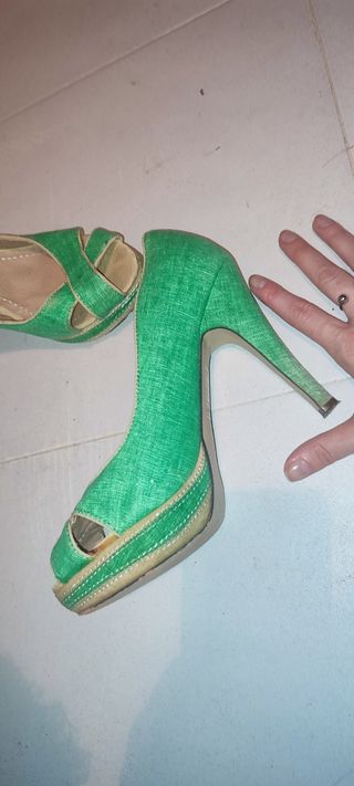 zapatos tacón verdes