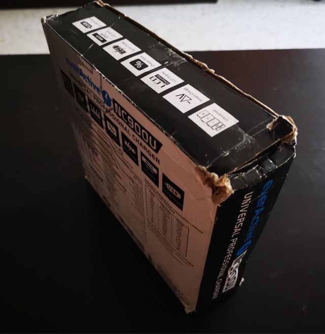 Cargador de pilas universal