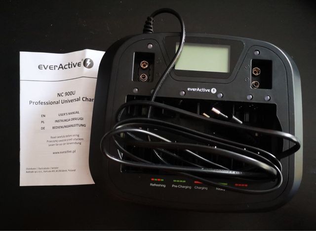 Cargador de pilas universal