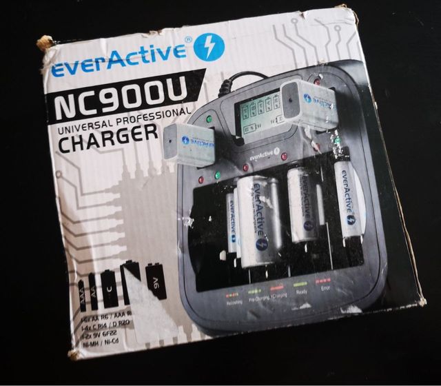 Cargador de pilas universal