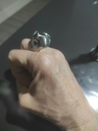 Anillo de plata con piedra azul y morada