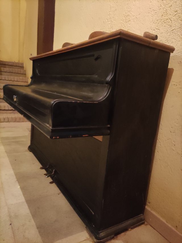 PIANO PARED