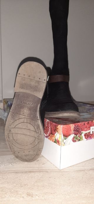 Stivali alti neri. Talla 37