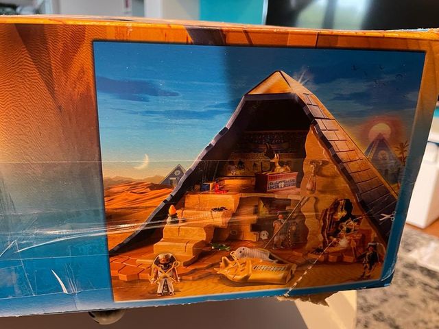 Pirámide de Playmobil