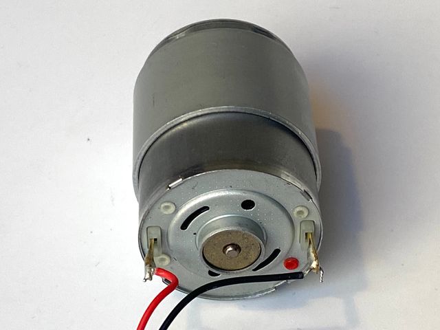 Motore elettrico 5-18V cc