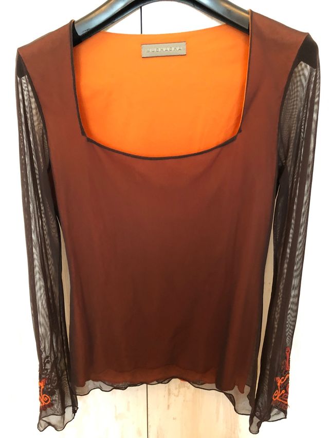 Camiseta gasa con bordados en los puños