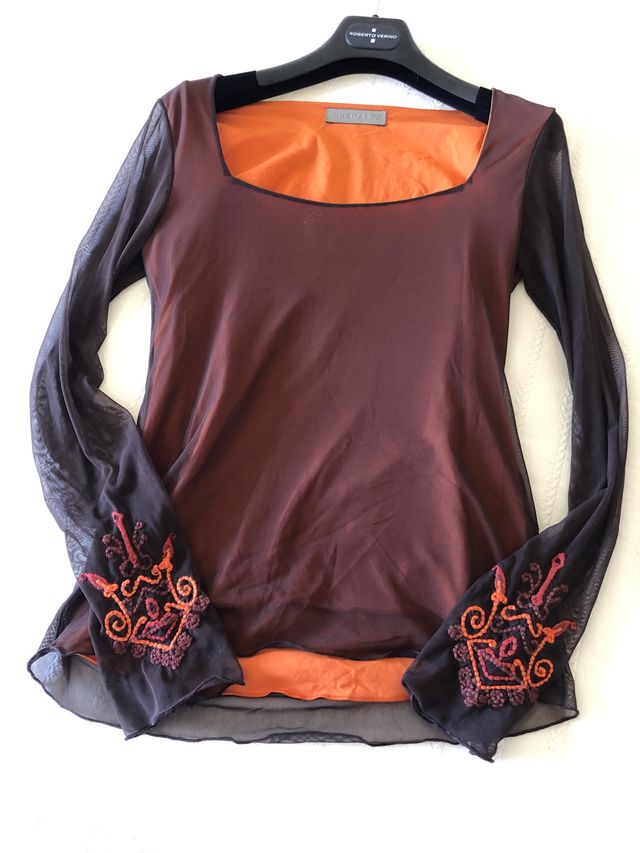 Camiseta gasa con bordados en los puños