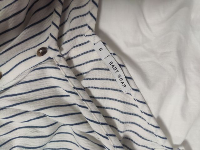 Top de rayas azul marino