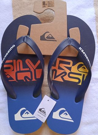 Chanclas marca Quiksilver para hombre.