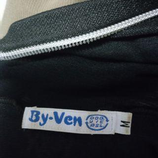 blusa, top negro con flores plateadas