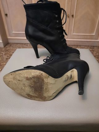 Botín negro de piel talla 36 de Mango