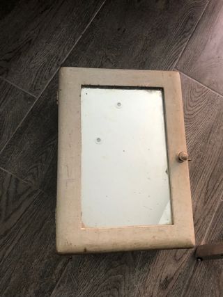 Mueble botiquín antiguo