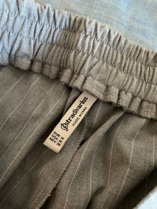 Pantalón rayas gris, Stradivarius, talla M